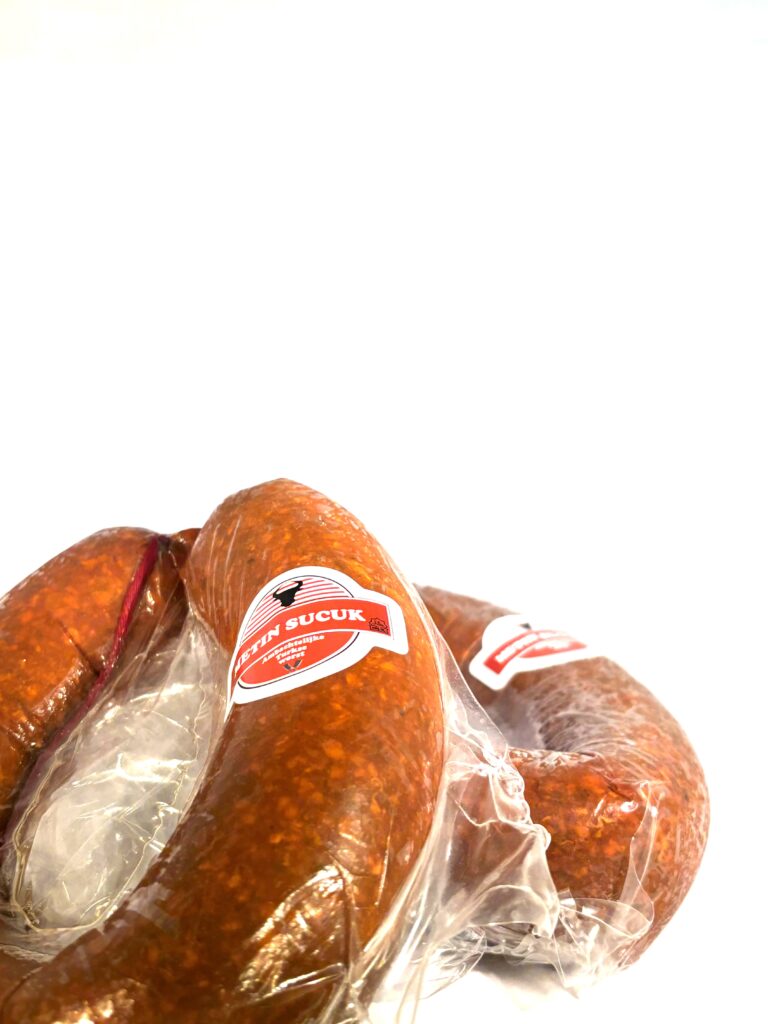Halal slager voor IJsselmonde: verse producten in de toonbank van Slagerij Metin